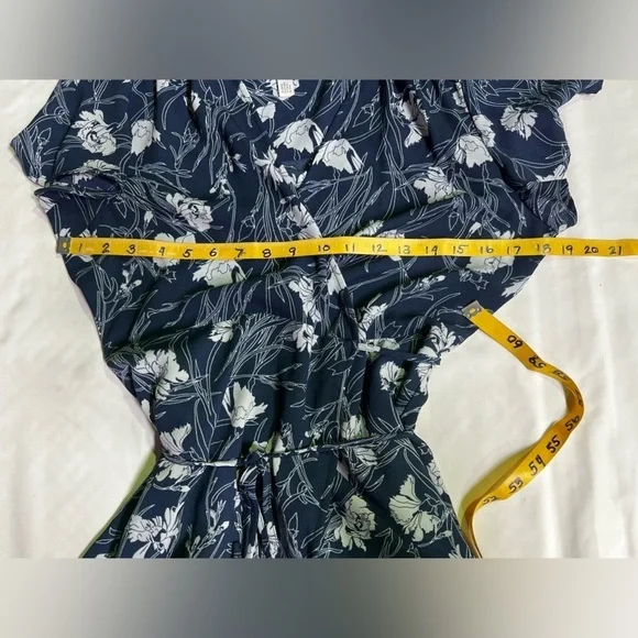 LEITH Navy Blue and White floral Wrap Midi Dress with Flutter Sleeves size M - Picture 12 of 13